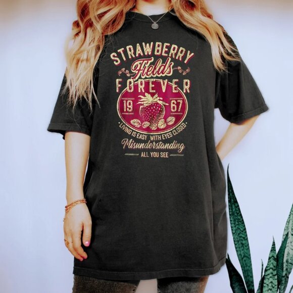 Old School Retro Band Beatle Strawberry Fields Rock Band T-Shirt - Picture 1 of 1